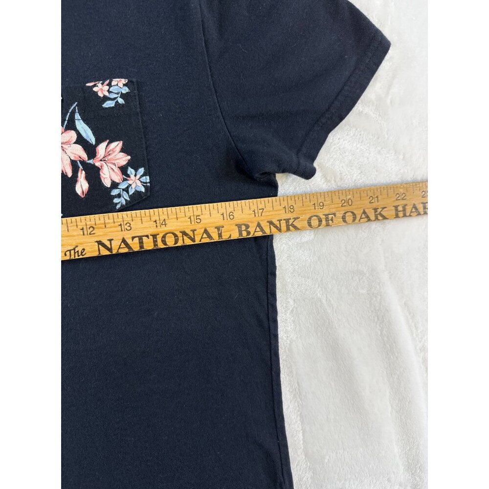 Hollister Mens Navy T-Shirt With Floral Pocket Design Size XS 100% Cotton - Picture 3 of 5